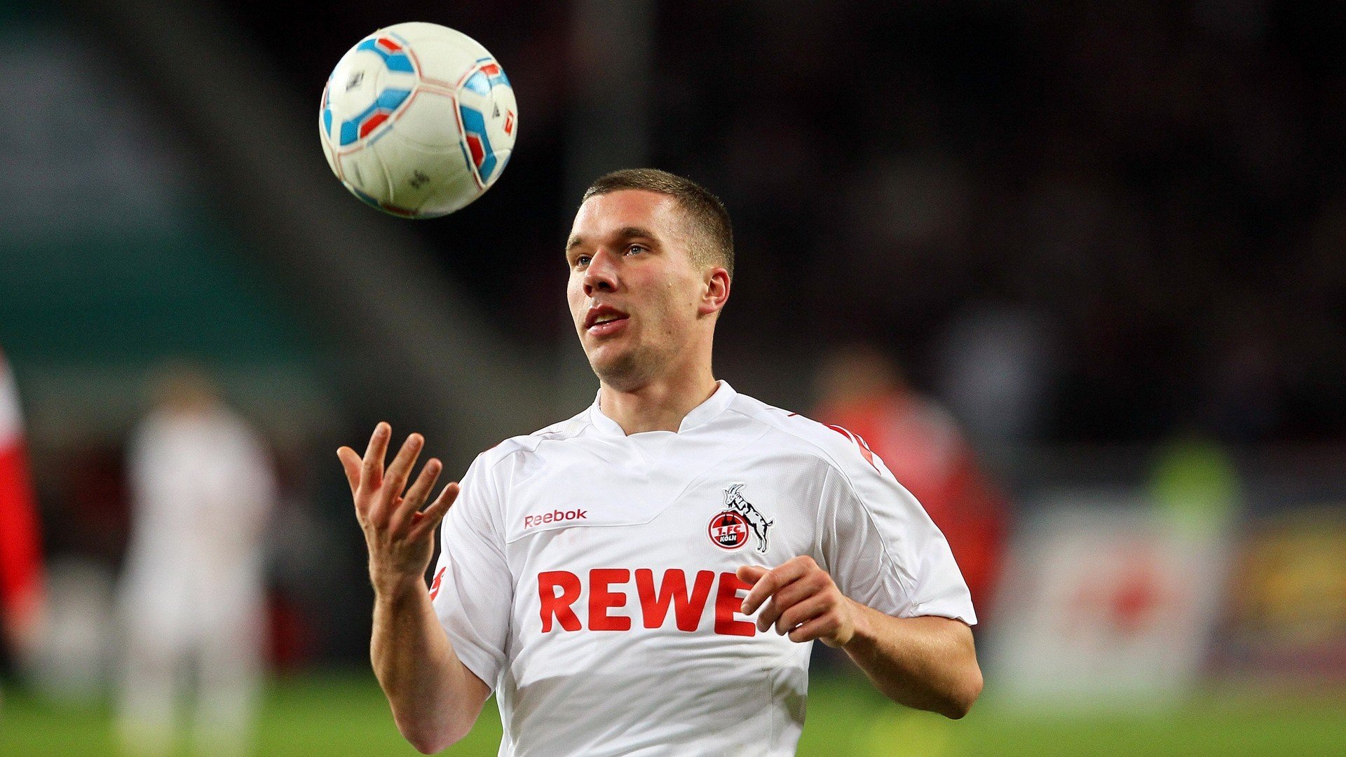 室内田径锦标赛女子撑杆跳 纪录一日三被刷新